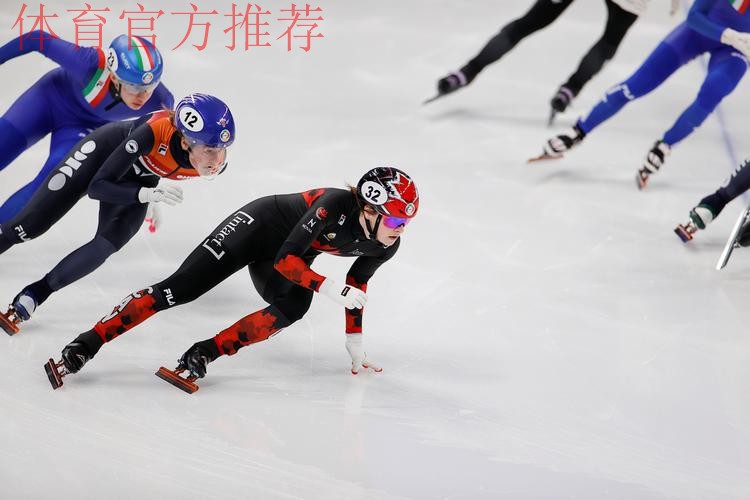 国际滑联单双人滑裁判长及裁判员学习班结束